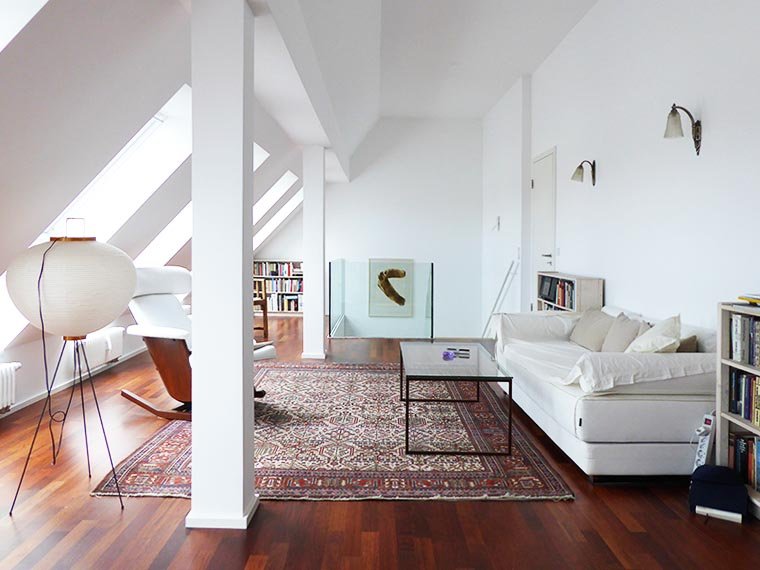 Wohnraum im Dachgeschoß - Blick zur Treppe