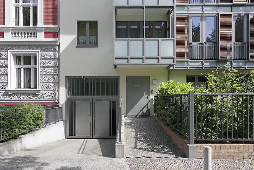 Eingang und Durchfahrt