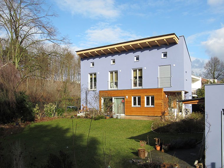 Ansicht mit Garage